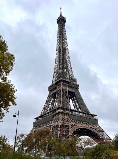 La Tour Eiffel à Paris, symbole de la langue française enseignée chez Merlo Skills Group.